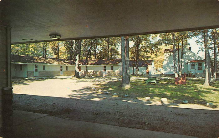 Shady Motel - 1960S Postcard (newer photo)